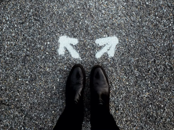 feet with 2 directions to go. (image for blog post How to Look Good Native: SAP S/4HANA Transformation)