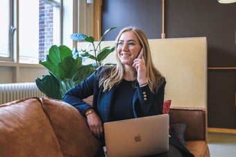 woman with laptop (ECC on Azure - migrate and transform page)